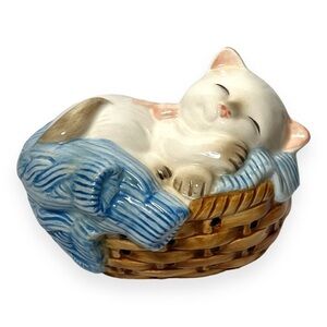 VTG 1983 Avon Ceramic Sachet Sleeping Siamese Cat Kitten Laundry Basket Pomander